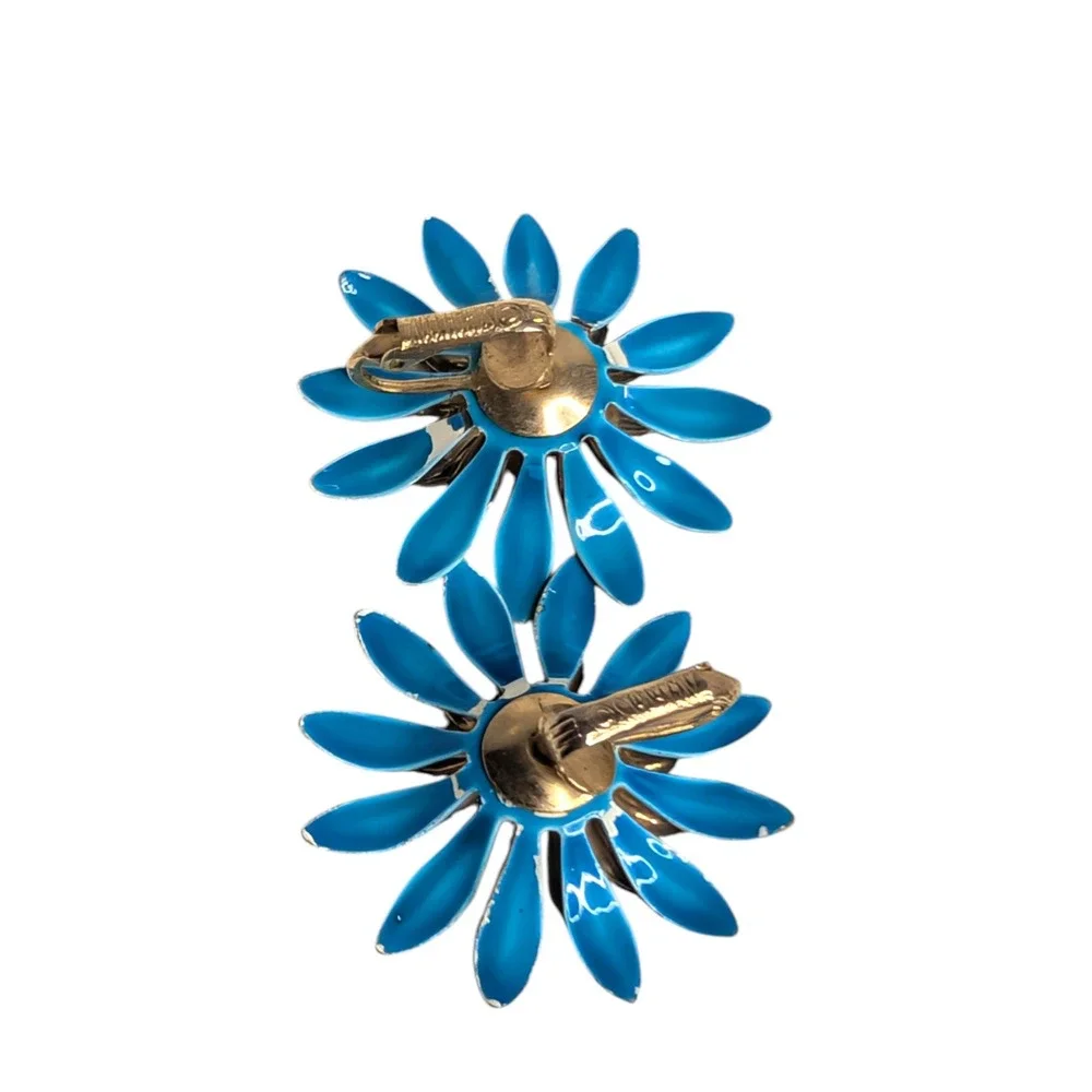 Sarah Coventry Blue Enamel Daisy Flower Clip On Earrings Gold Tone Mid Century - Picture 3 of 6
